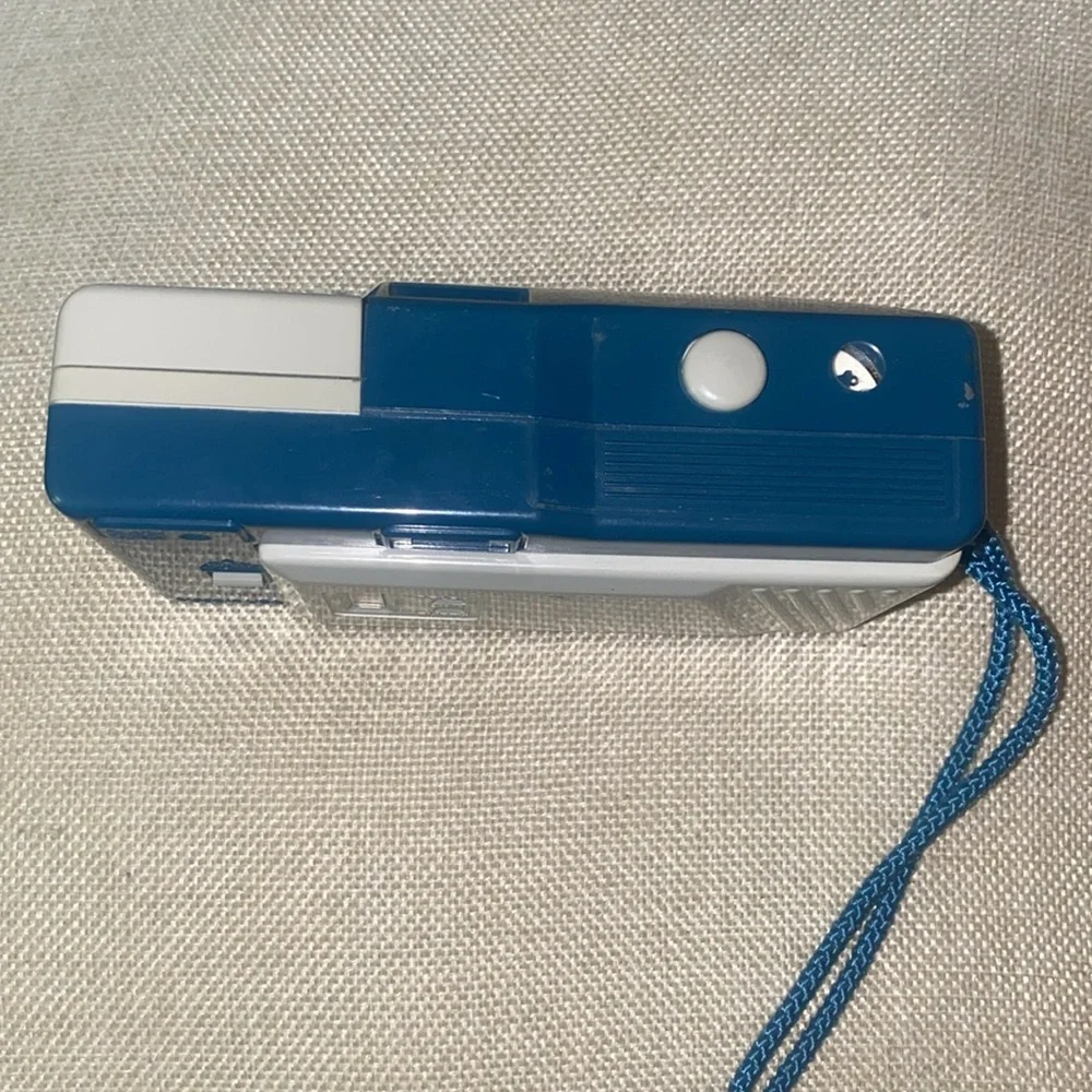 Le Clic Retro Autowind Camera + Film